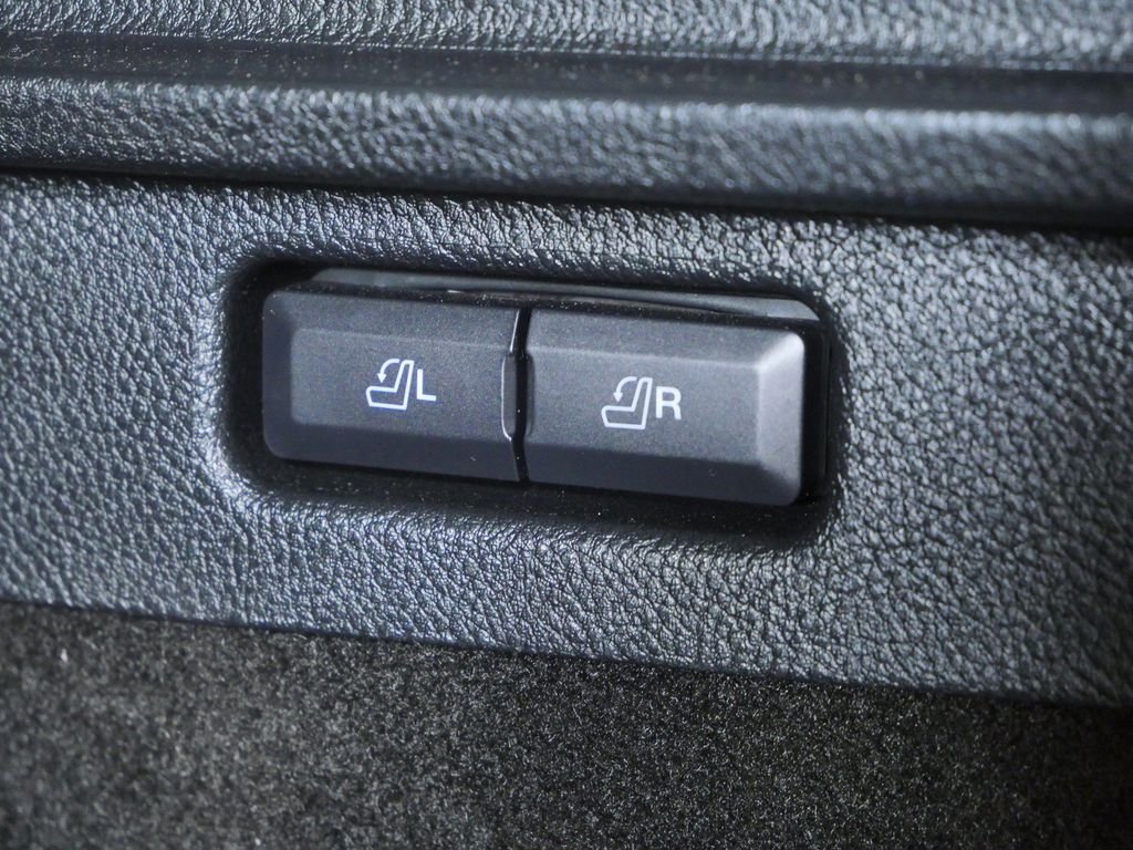 Used 2020 Silver Lincoln Standard image 27