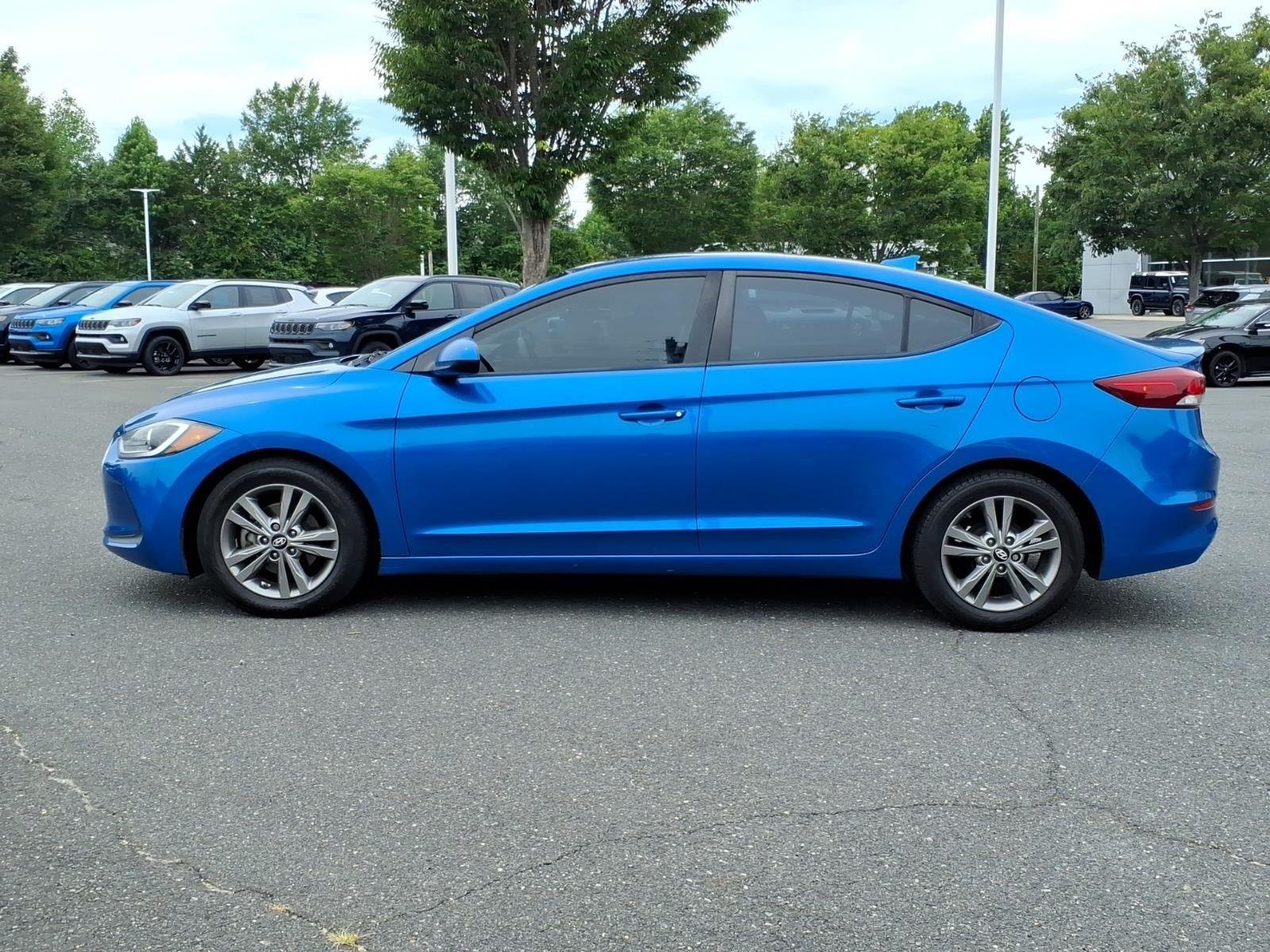 Used 2017 Electric Blue Hyundai SE image 3
