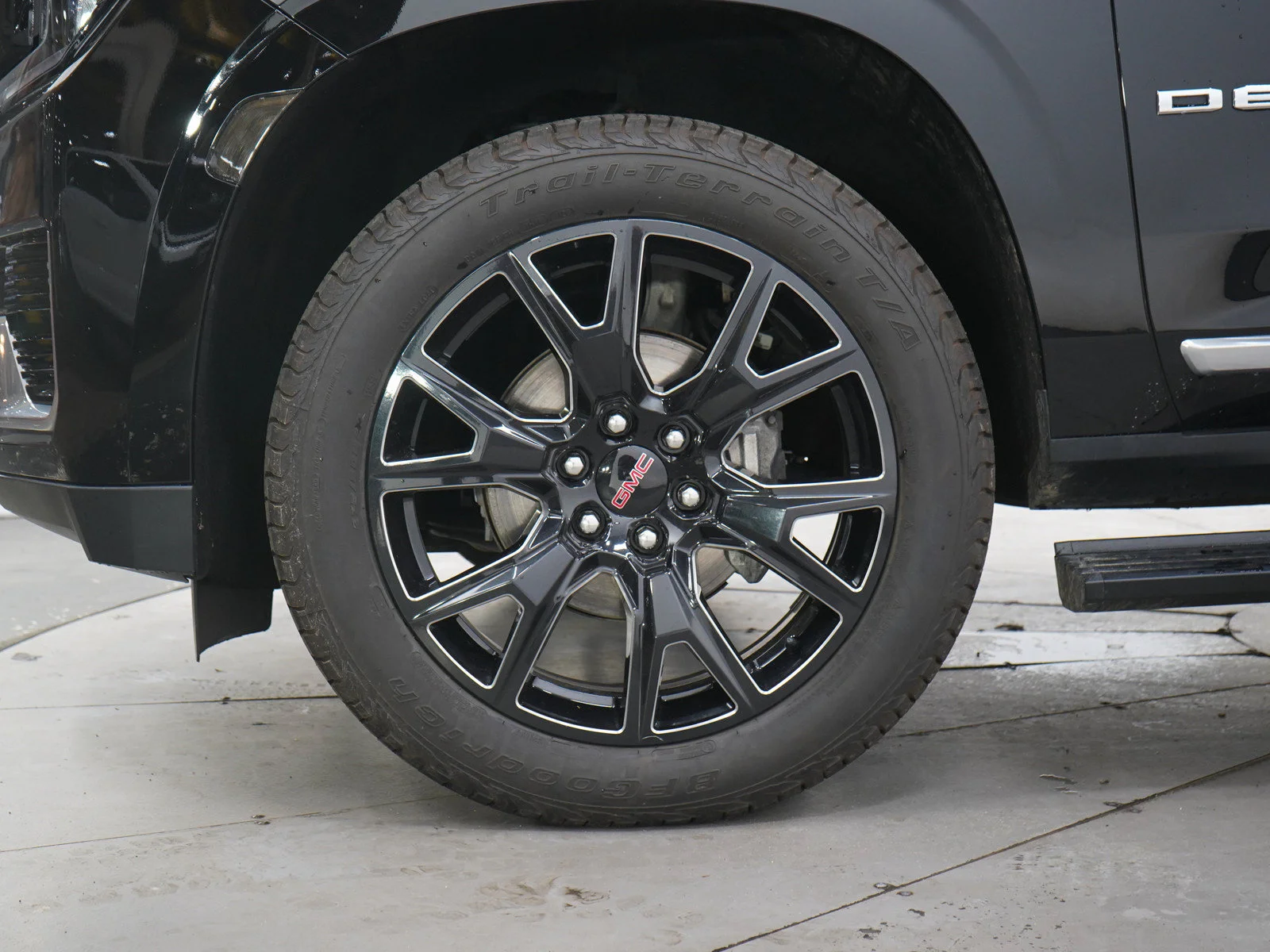 Used 2023 Onyx Black GMC Denali image 32