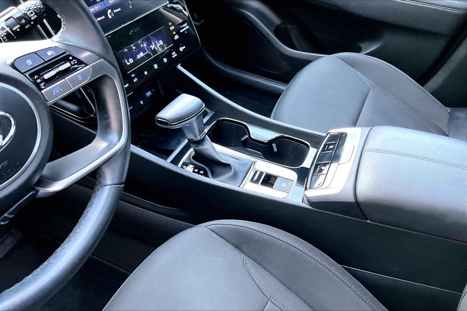Used 2022 Quartz White Hyundai SEL image 17