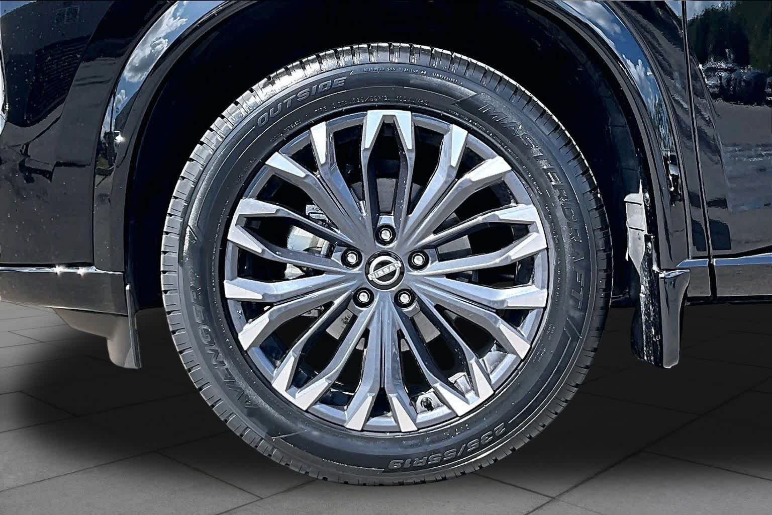 Used 2025 Super Black Nissan Platinum image 11