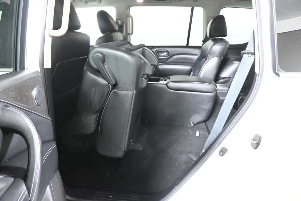 Certified Used 2023 White INFINITI LUXE image 33