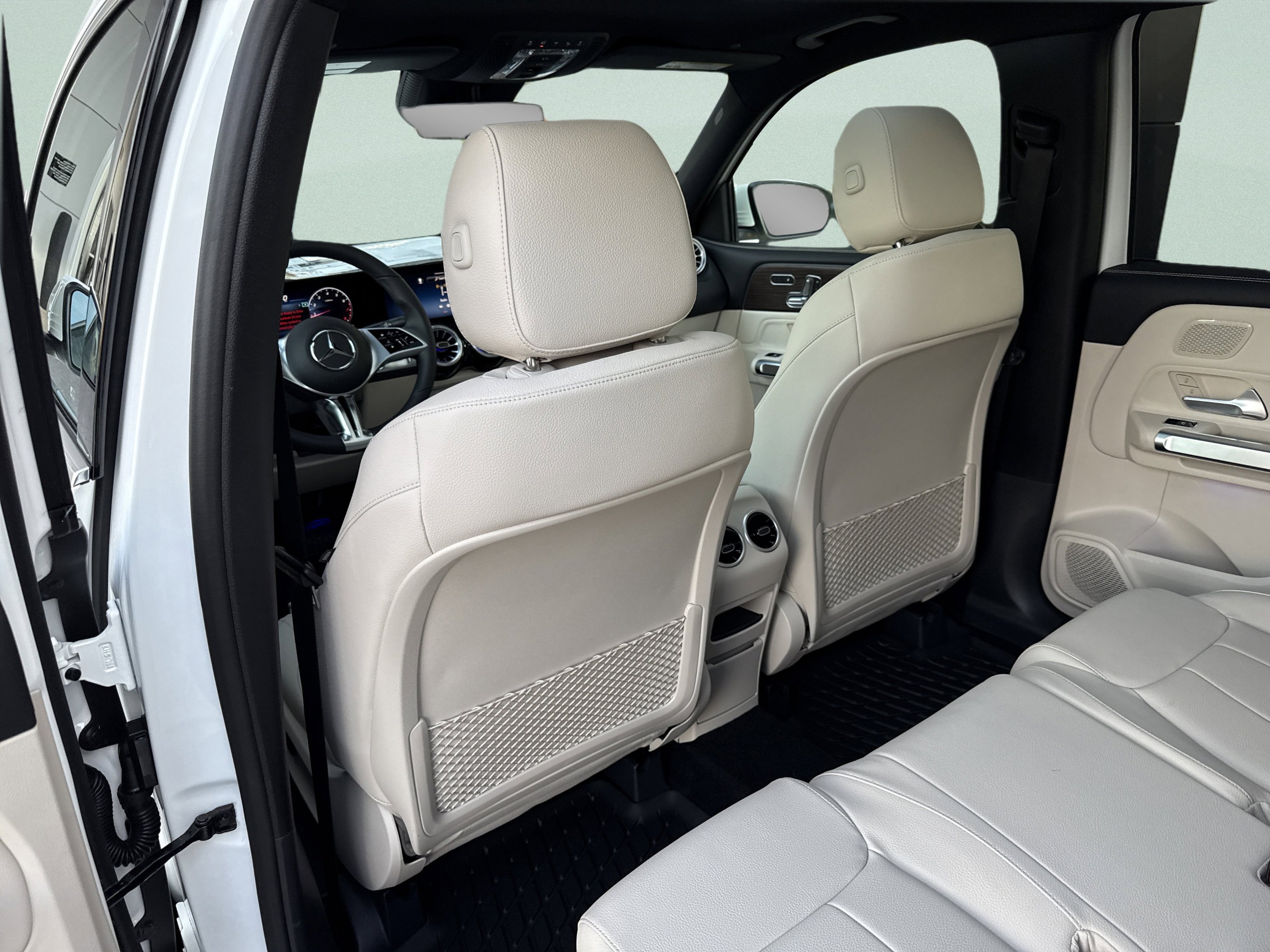 New 2026 Polar White Mercedes-Benz GLB 250 image 27