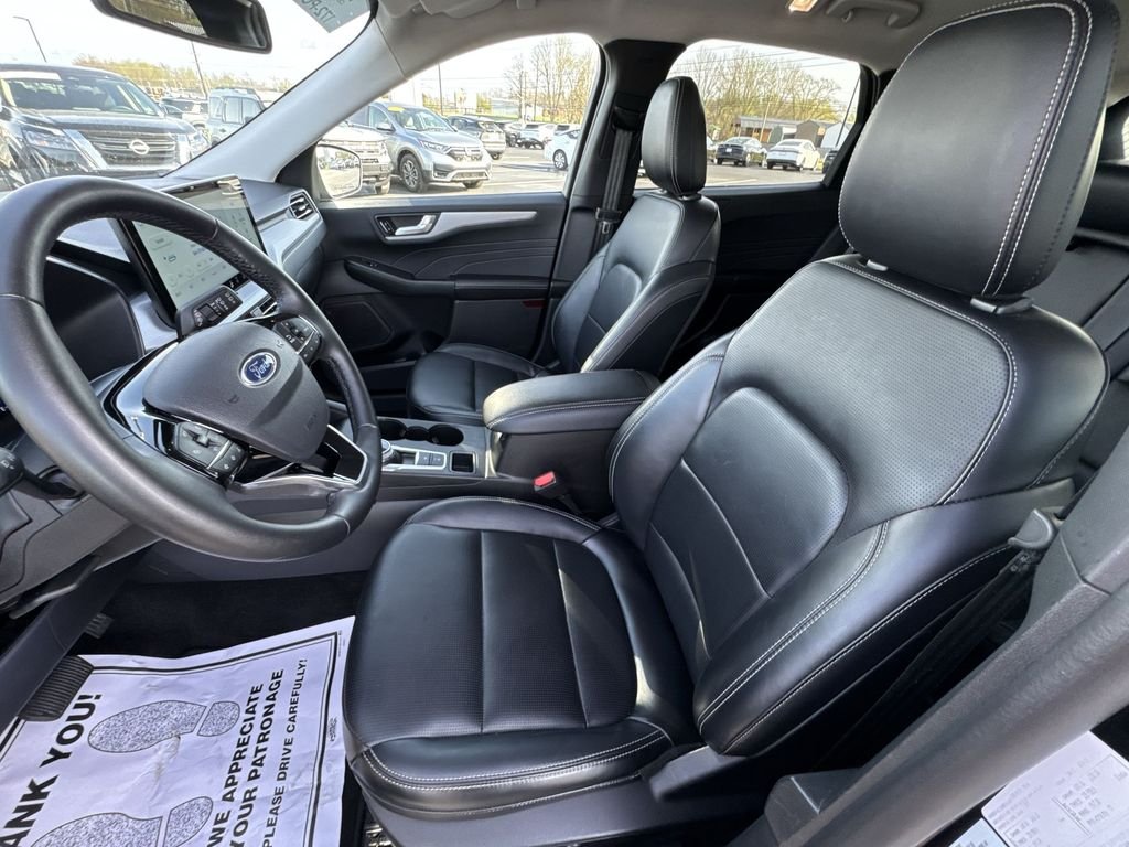 Used 2025  Ford Platinum image 11