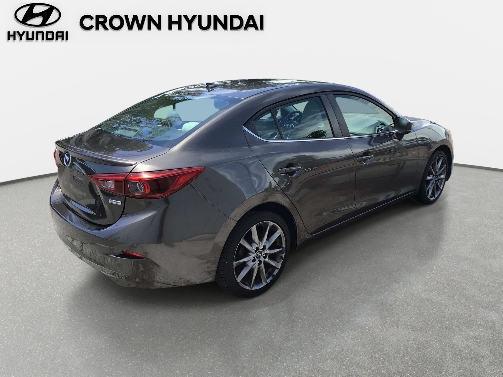 Used 2018 Titanium Flash Mica Mazda Grand Touring image 4