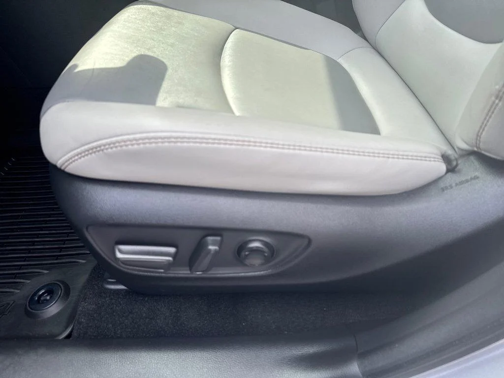 Used 2022 Silver Sky Metallic Toyota Hybrid XLE Premium AWD (Natl) image 15