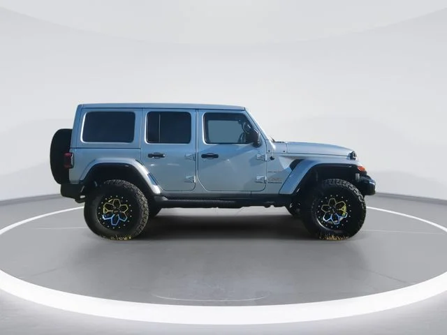 Used 2023 Silver Jeep Sahara image 9