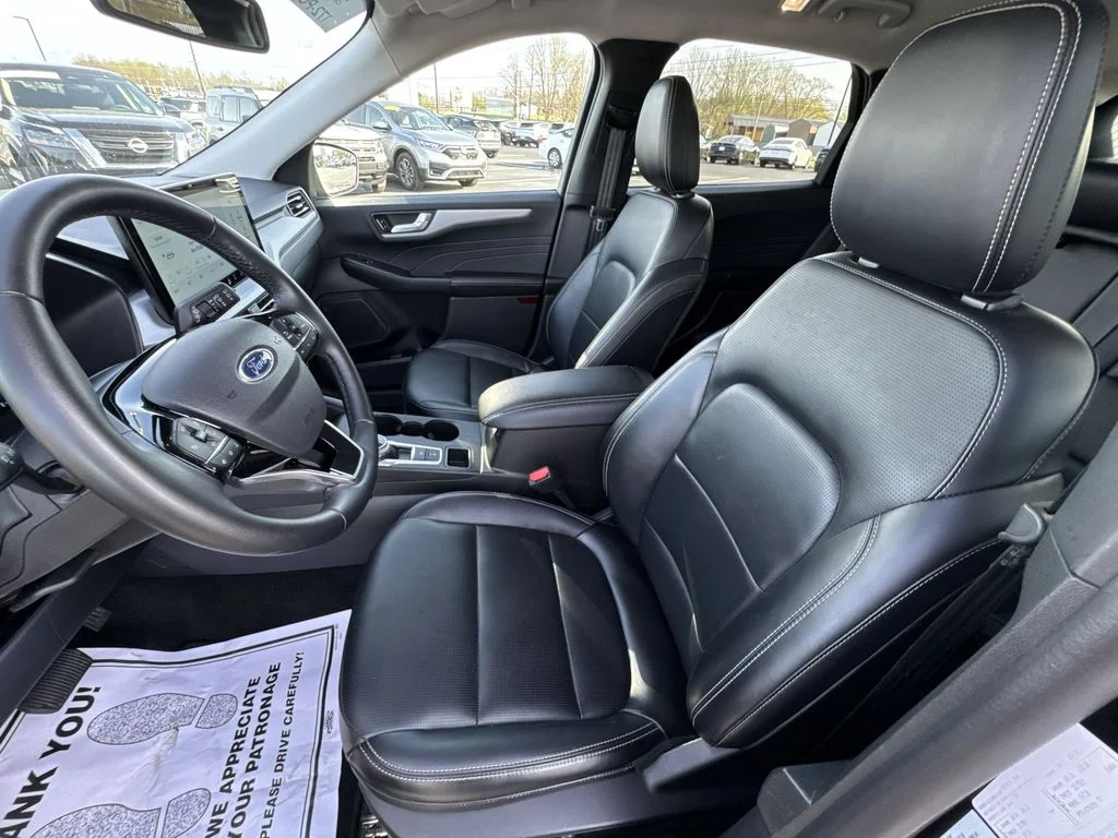 Used 2025  Ford Platinum image 11