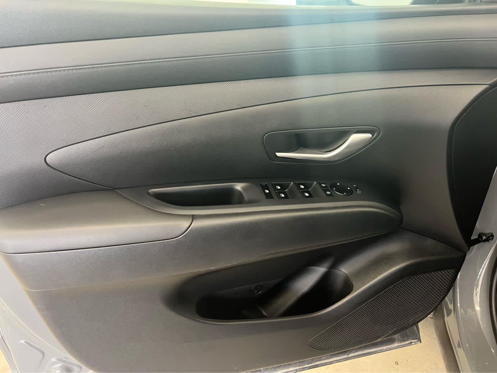 Used 2025 Hampton Gray Hyundai SEL image 12