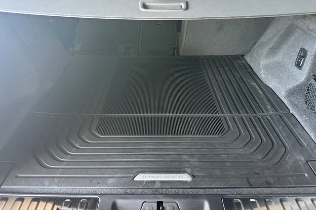 New 2026 Carpathian Grey Land Rover Dynamic SE image 14