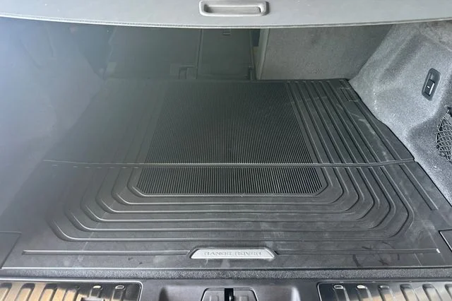 New 2026 Carpathian Grey Land Rover Dynamic SE image 14