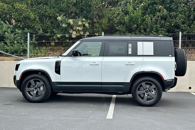 New 2026 Fuji White Land Rover S image 2