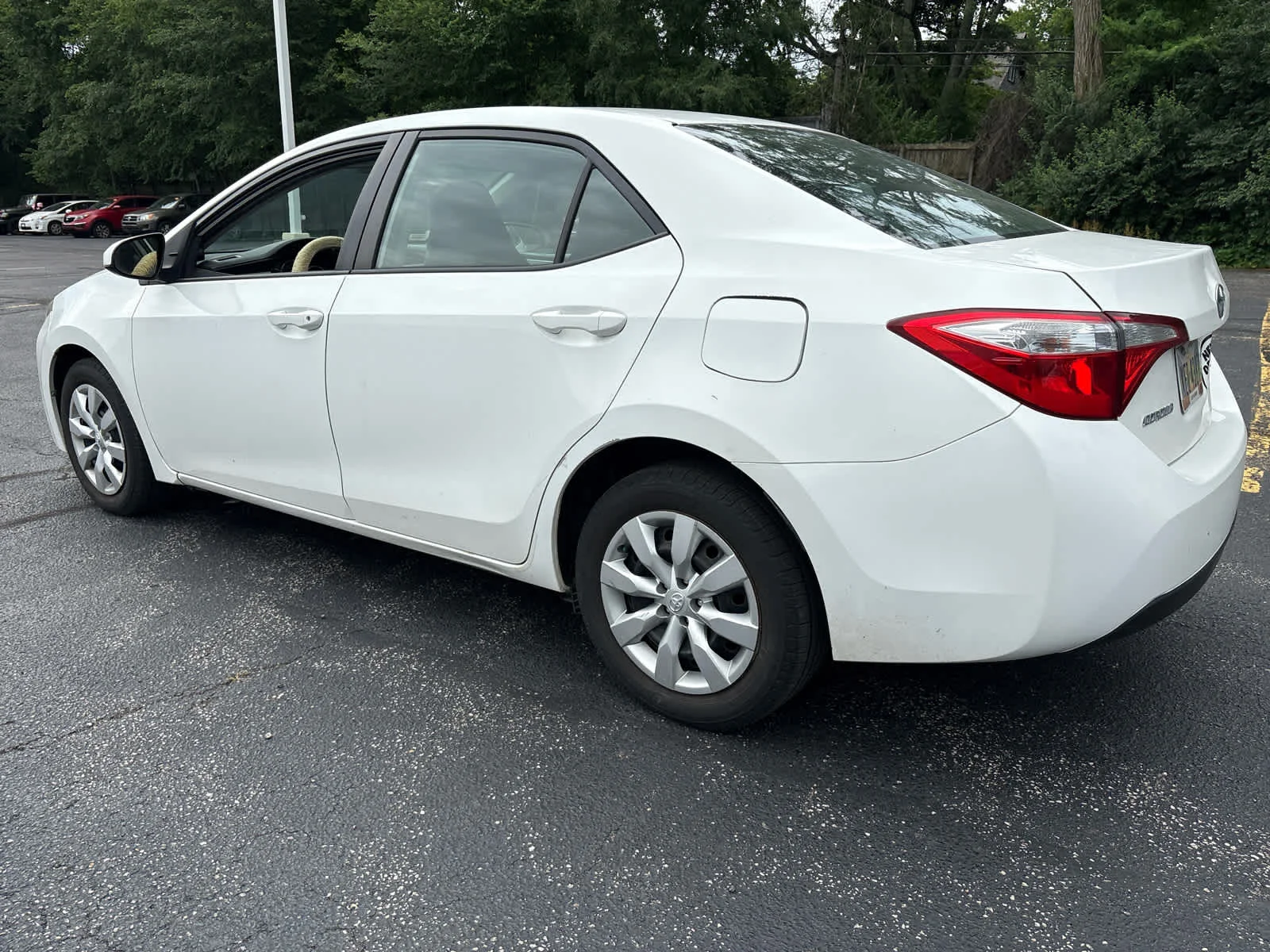 Used 2015 Super White Toyota LE image 5