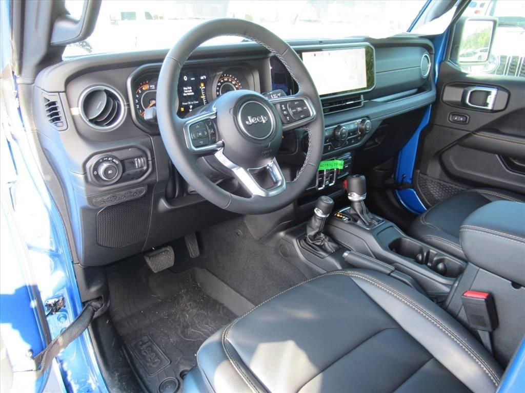 New 2026 Hydro Blue Pearl-Coat Exterior Paint Jeep Sahara image 17