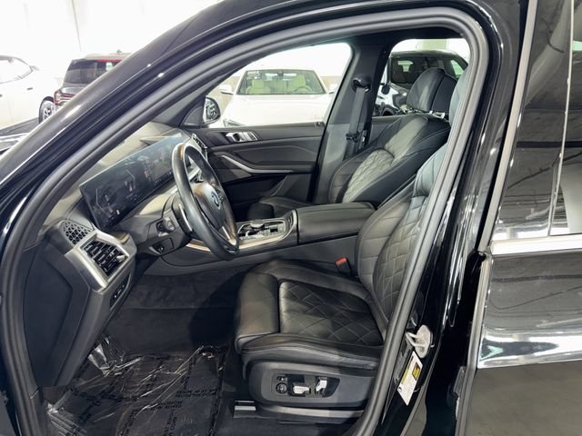 Used 2025 Black Sapphire Metallic BMW sDrive40i image 19