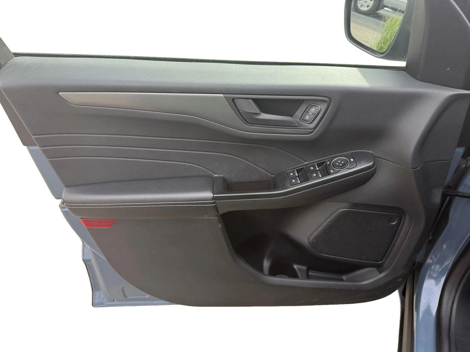 Used 2025 Vapor Blue Ford Active image 9
