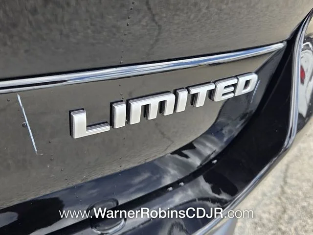 New 2026 Diamond Black Crystal Pearl-Coat Exterior Paint Jeep Limited image 12