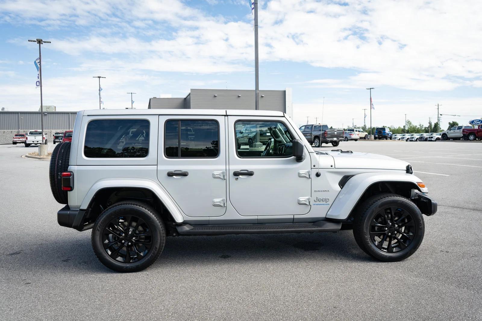 Used 2023 Silver Jeep Sahara 4xe image 11