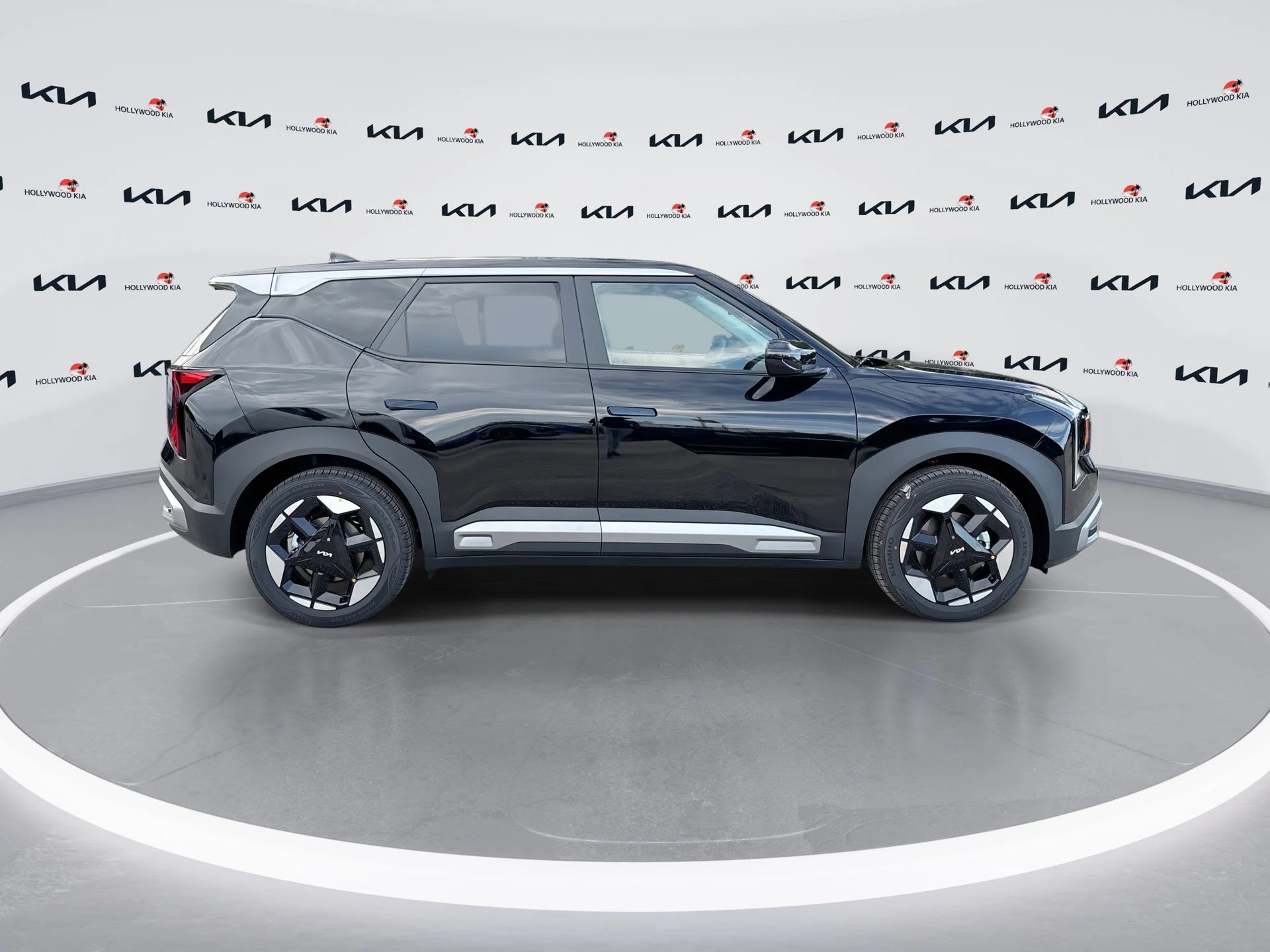 New 2027 Aurora Black Pearl Kia S image 9
