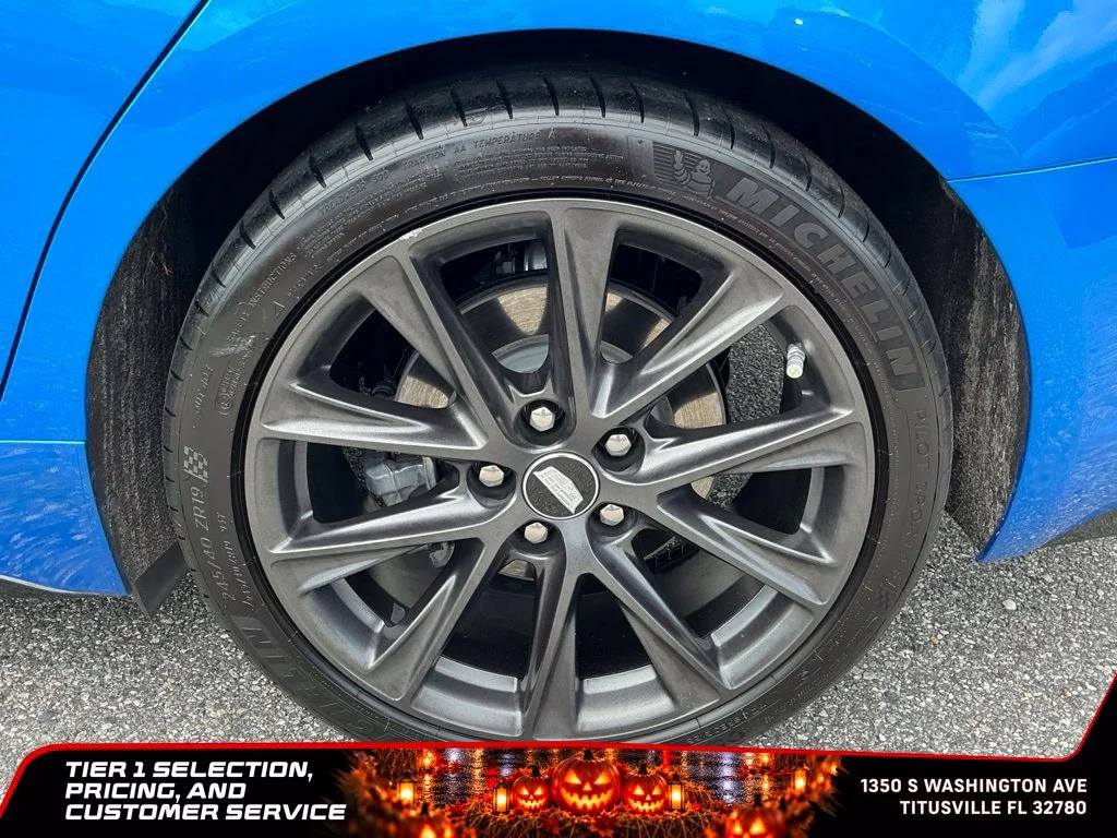 Used 2025 Coastal Blue Metallic Cadillac V-Series image 23
