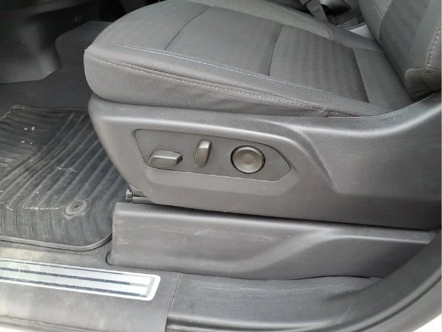 Used 2025 White Chevrolet LT image 20