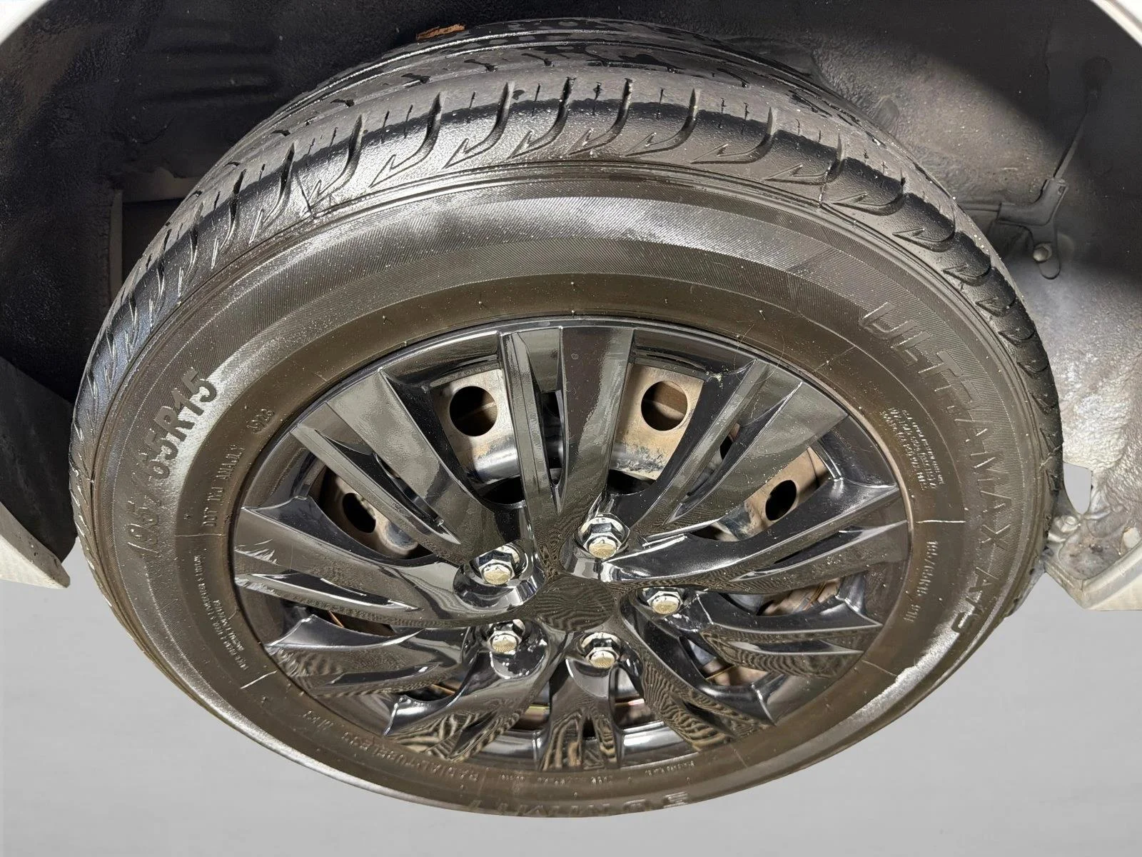 Used 2016 White Toyota L image 17