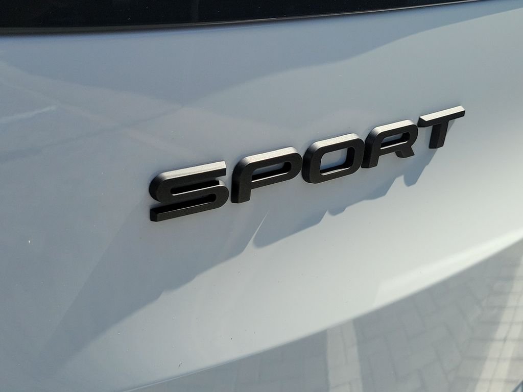 New 2026 White Land Rover Dynamic SE image 10