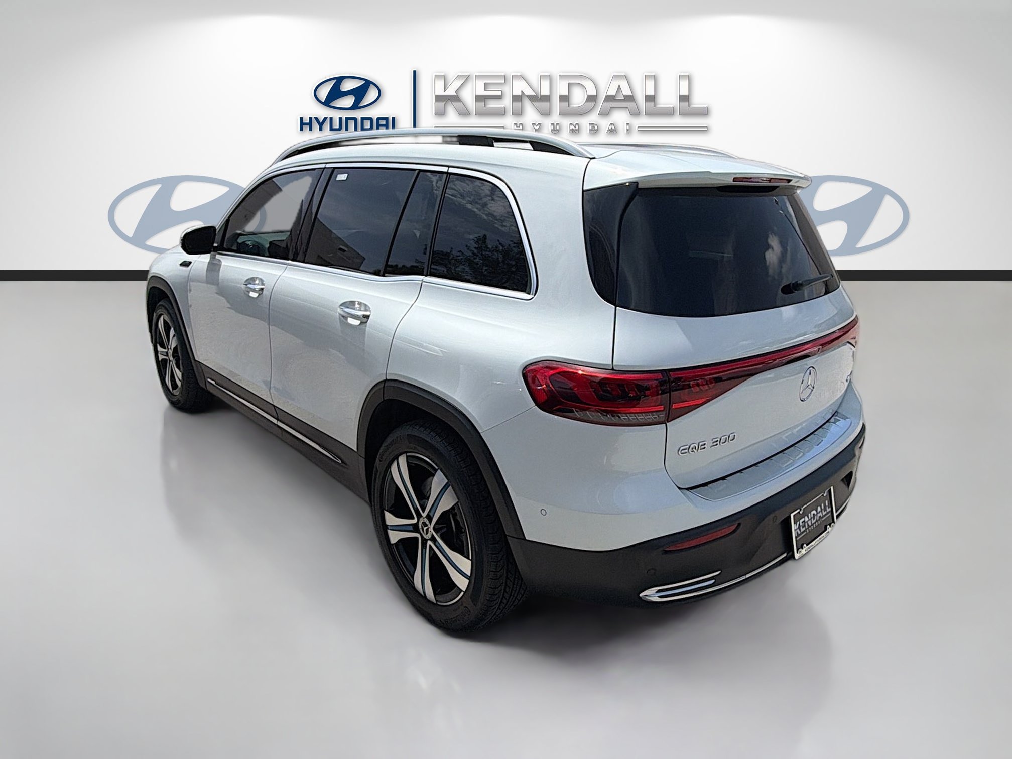 Used 2023 White Mercedes-Benz EQB 300 image 4