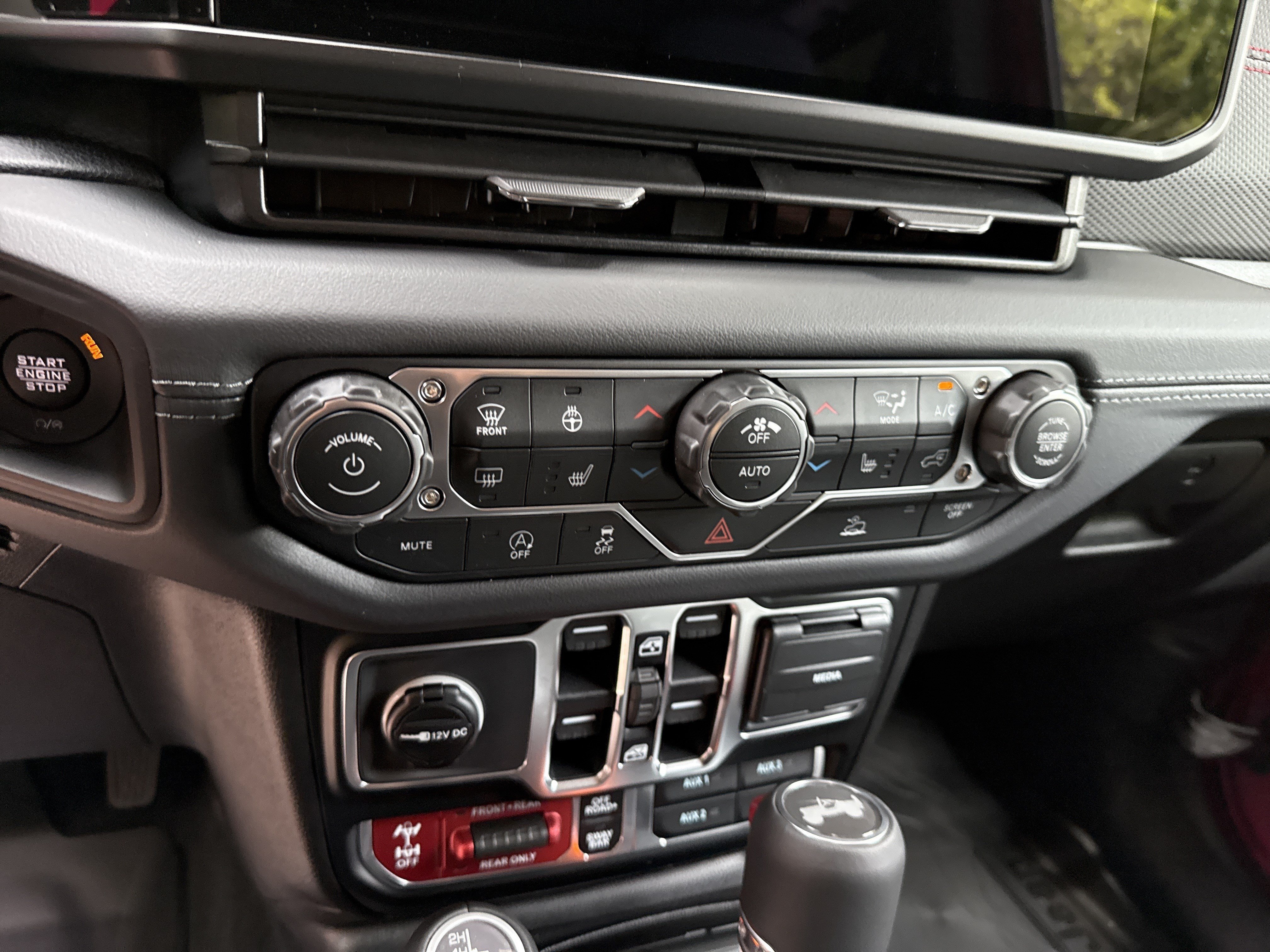 New 2026 Tuscadero Pearlcoat Jeep Rubicon image 31