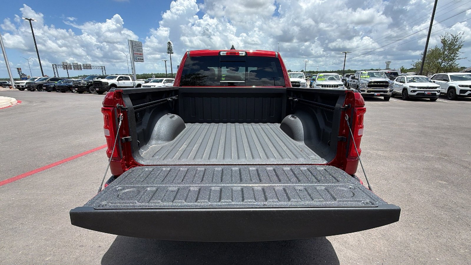 New 2026 Molten Red Pearl-Coat Exterior Paint RAM Laramie image 25