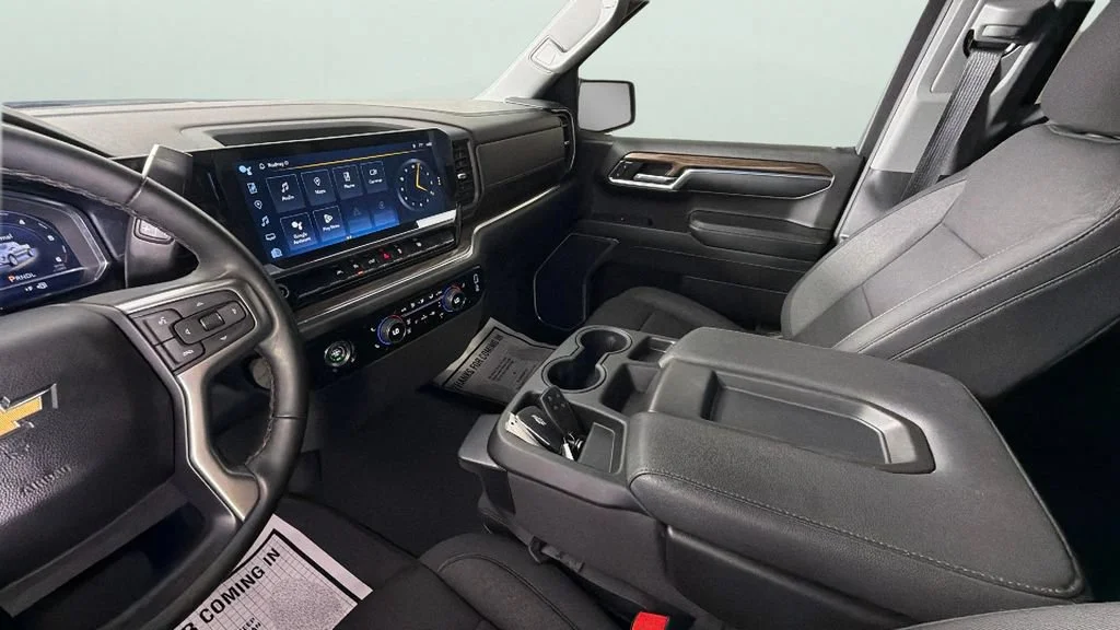 Used 2024 Summit White Chevrolet LT image 20