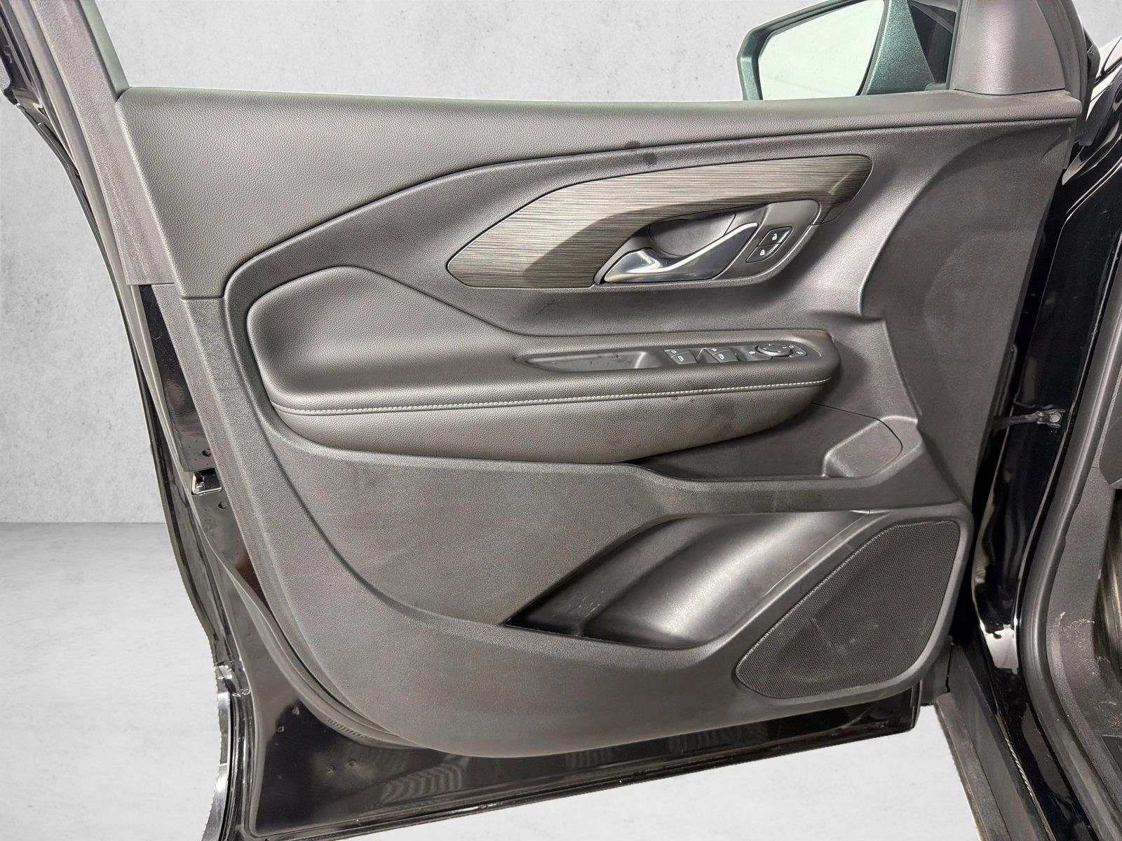 Used 2022 Ebony Twilight Metallic GMC SLE image 10