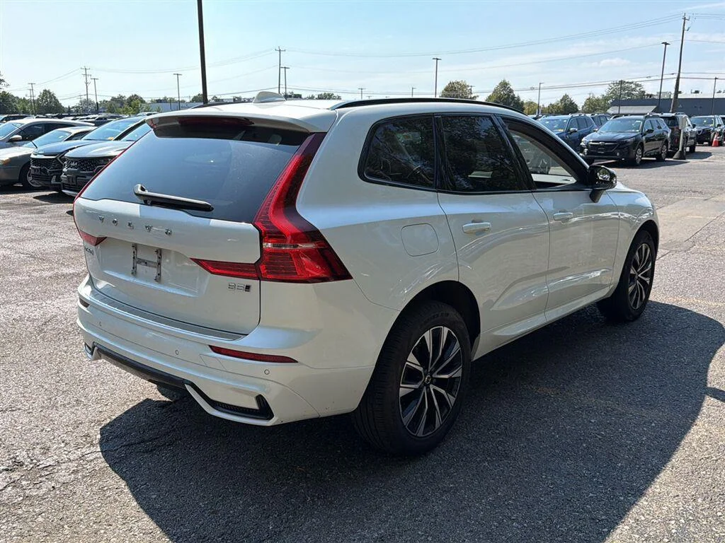 Used 2025 Crystal White Metallic Volvo Core image 8