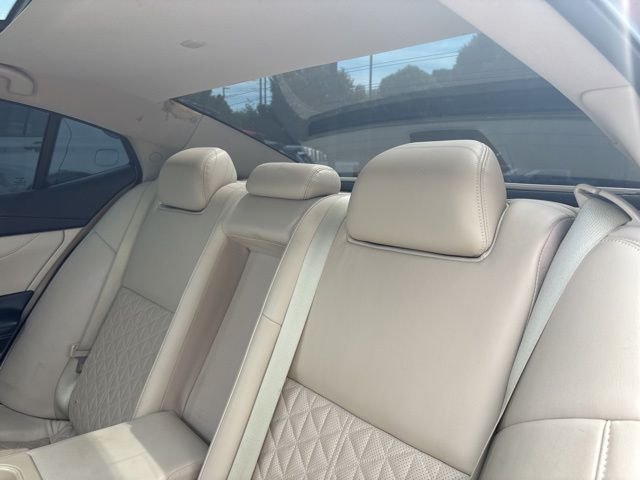 Used 2016 Red Nissan Platinum image 29