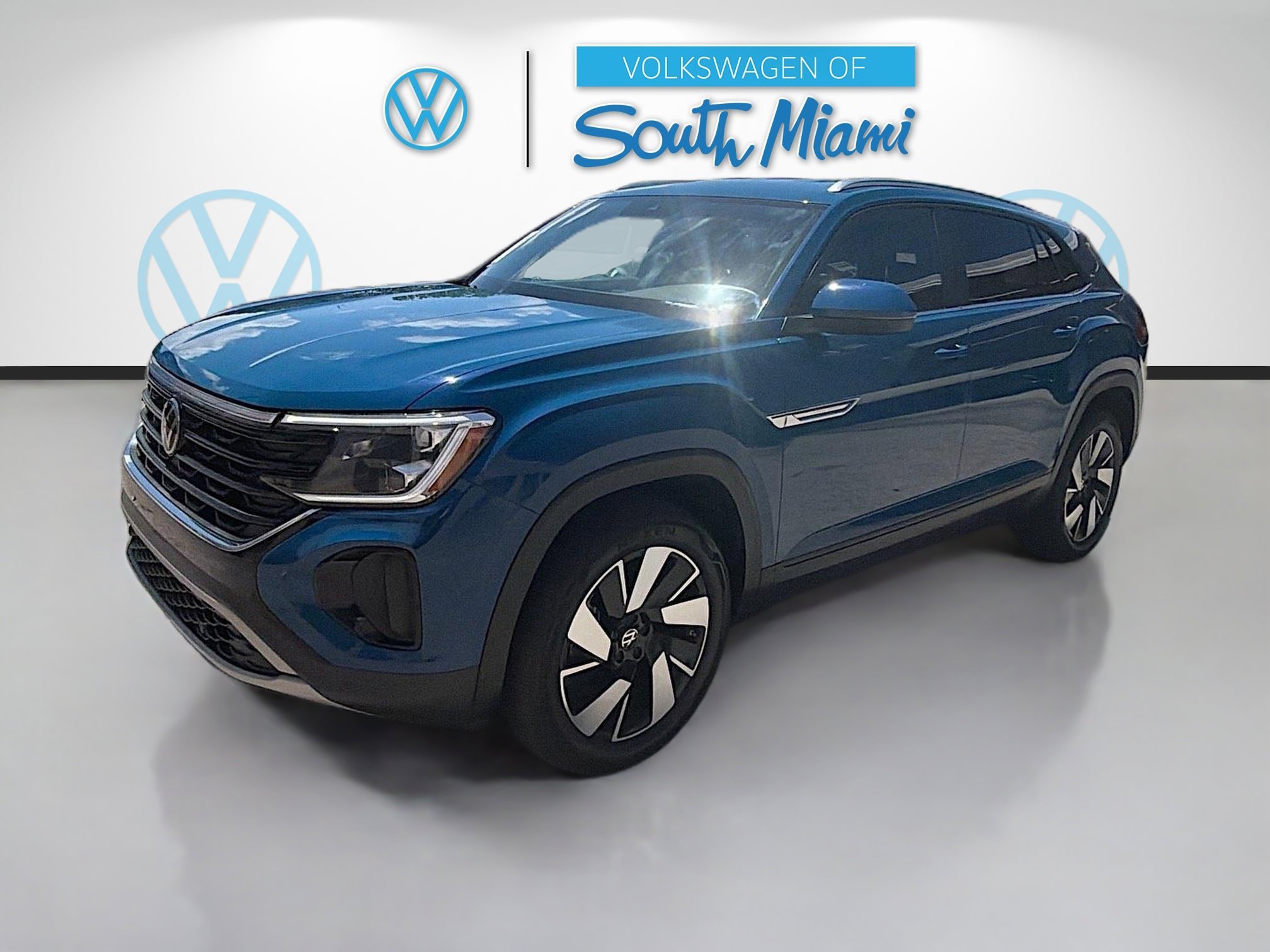 Used 2025 Blue Volkswagen 2.0T SE w/Technology image 3
