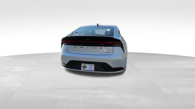 2026 Toyota Prius LE - Photo 6