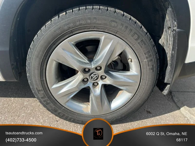 Used 2017 White Toyota Limited Sport Utility 4D image 11