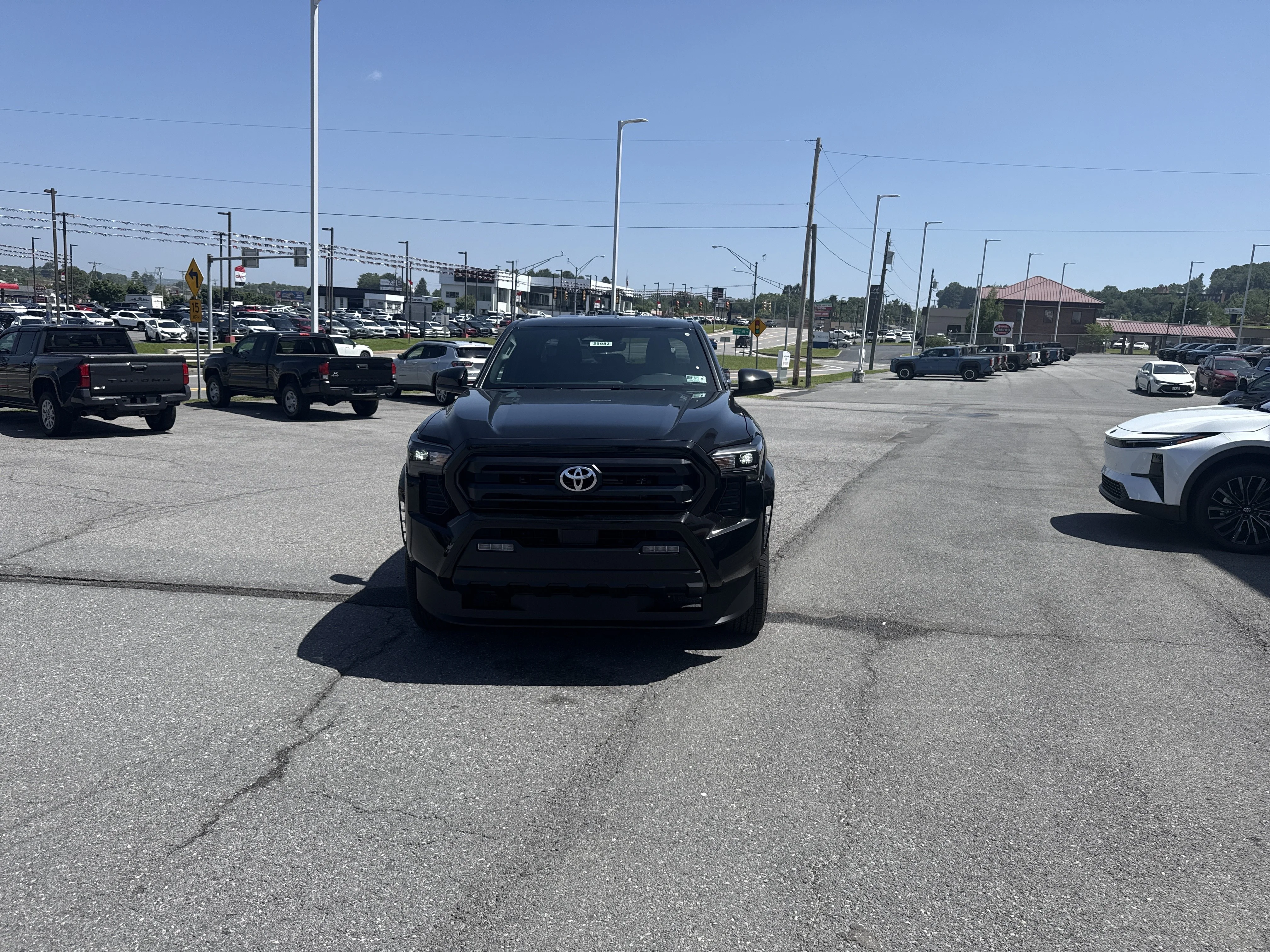 2026 Toyota Tacoma SR5 - Photo 8