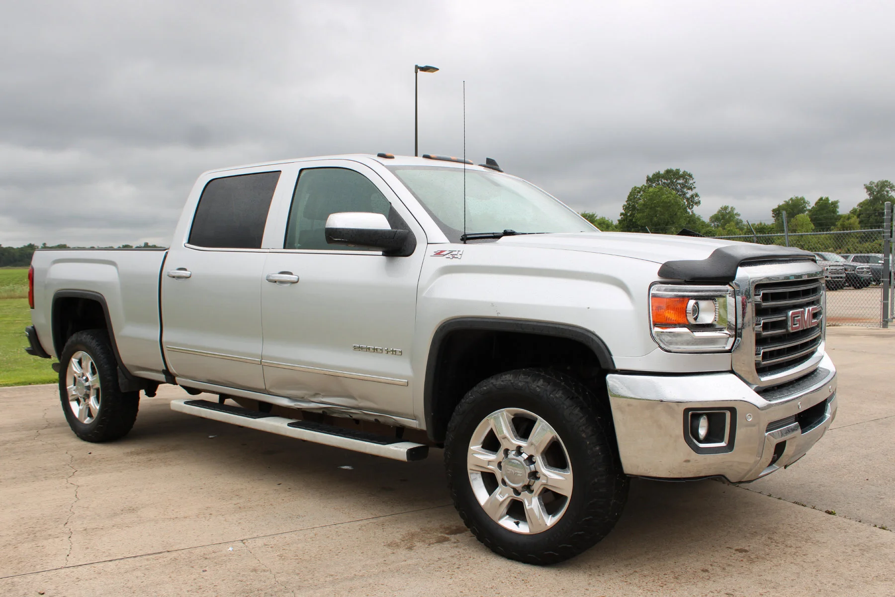 Used 2017 Quicksilver Metallic GMC 4WD Crew Cab 153.7 SLT image 28