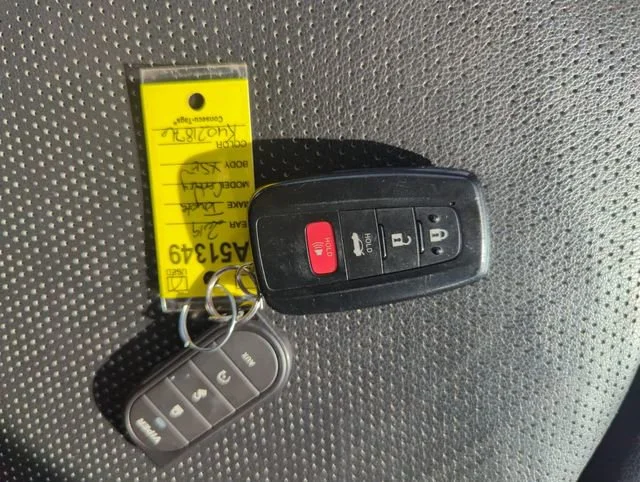 Used 2019 Off-white Toyota XSE V6 image 34