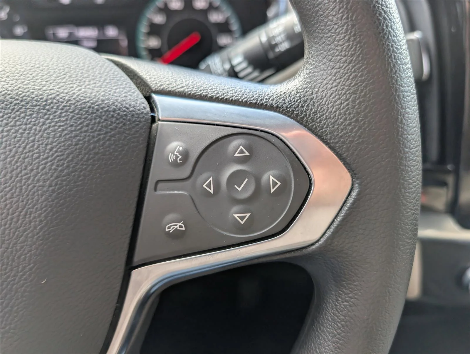 Used 2024 Summit White Chevrolet LS image 26