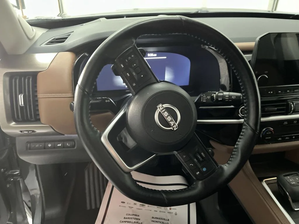 Used 2024 Gray Nissan Platinum image 18