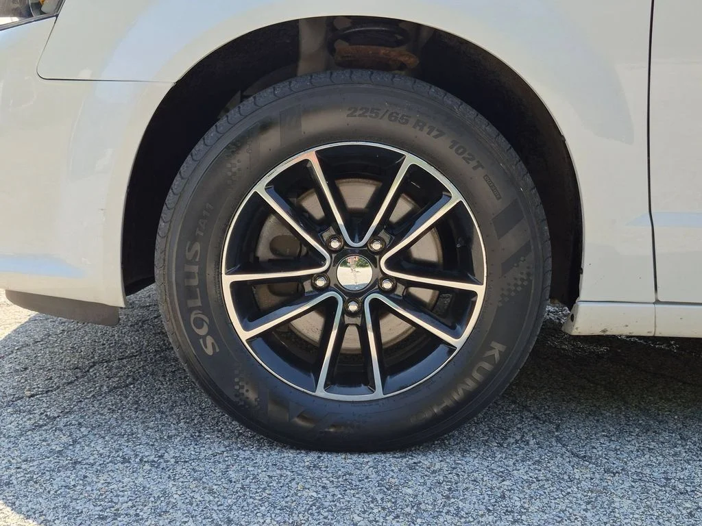 Used 2018 White Dodge SE Plus image 32