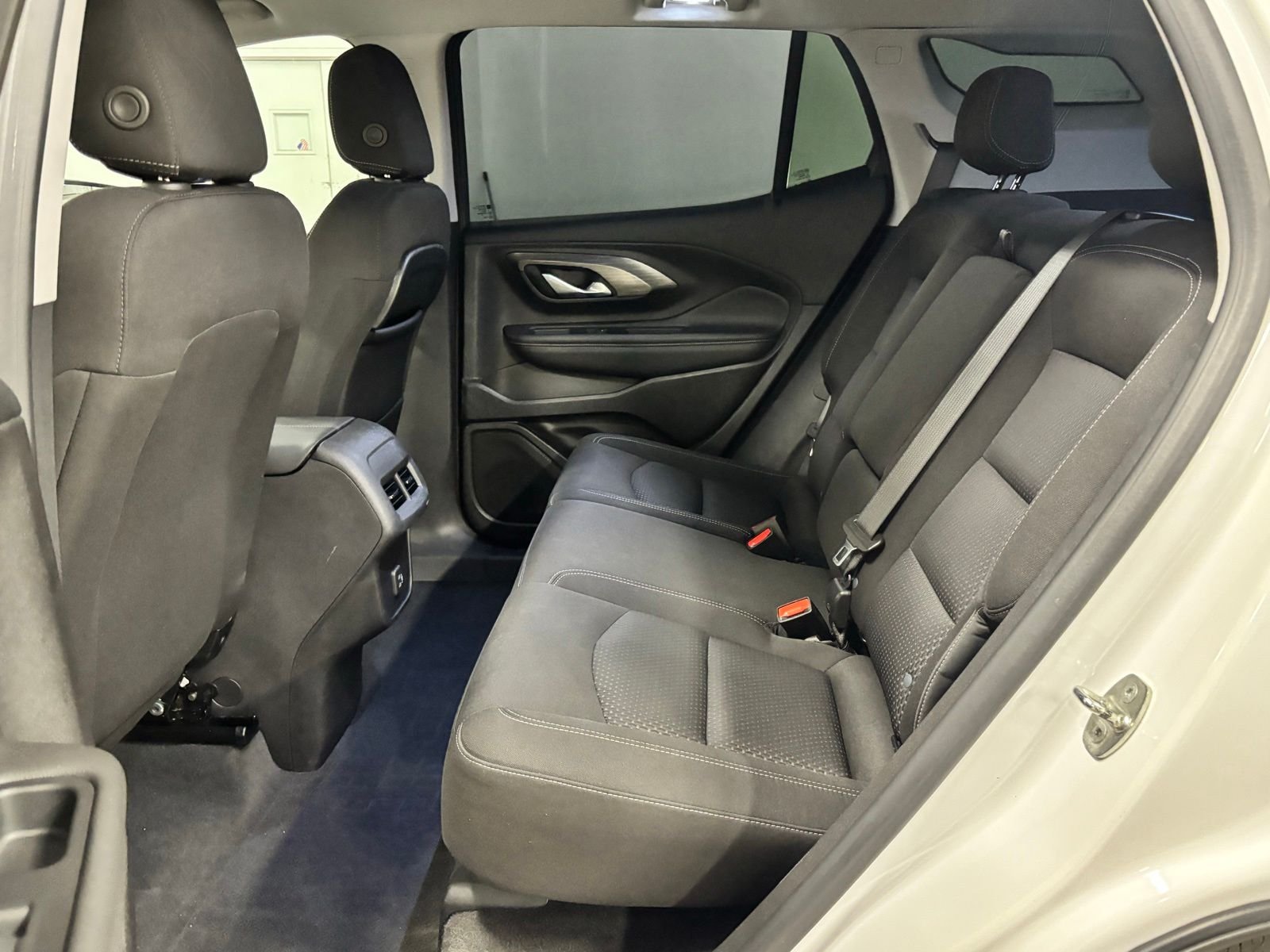 Used 2024 White GMC SLE image 18