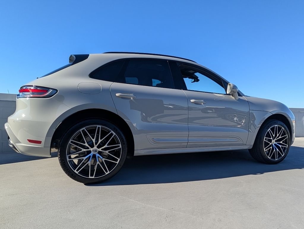 2026 Porsche Macan T - Photo 24