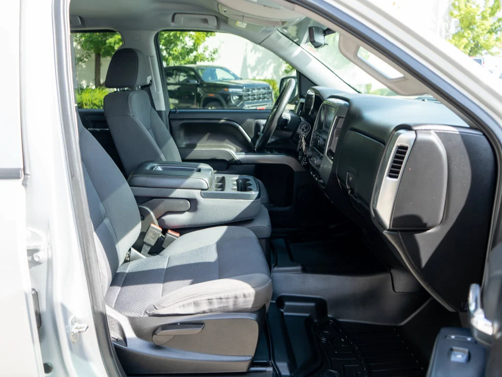 Used 2018 Silver Chevrolet LT image 10
