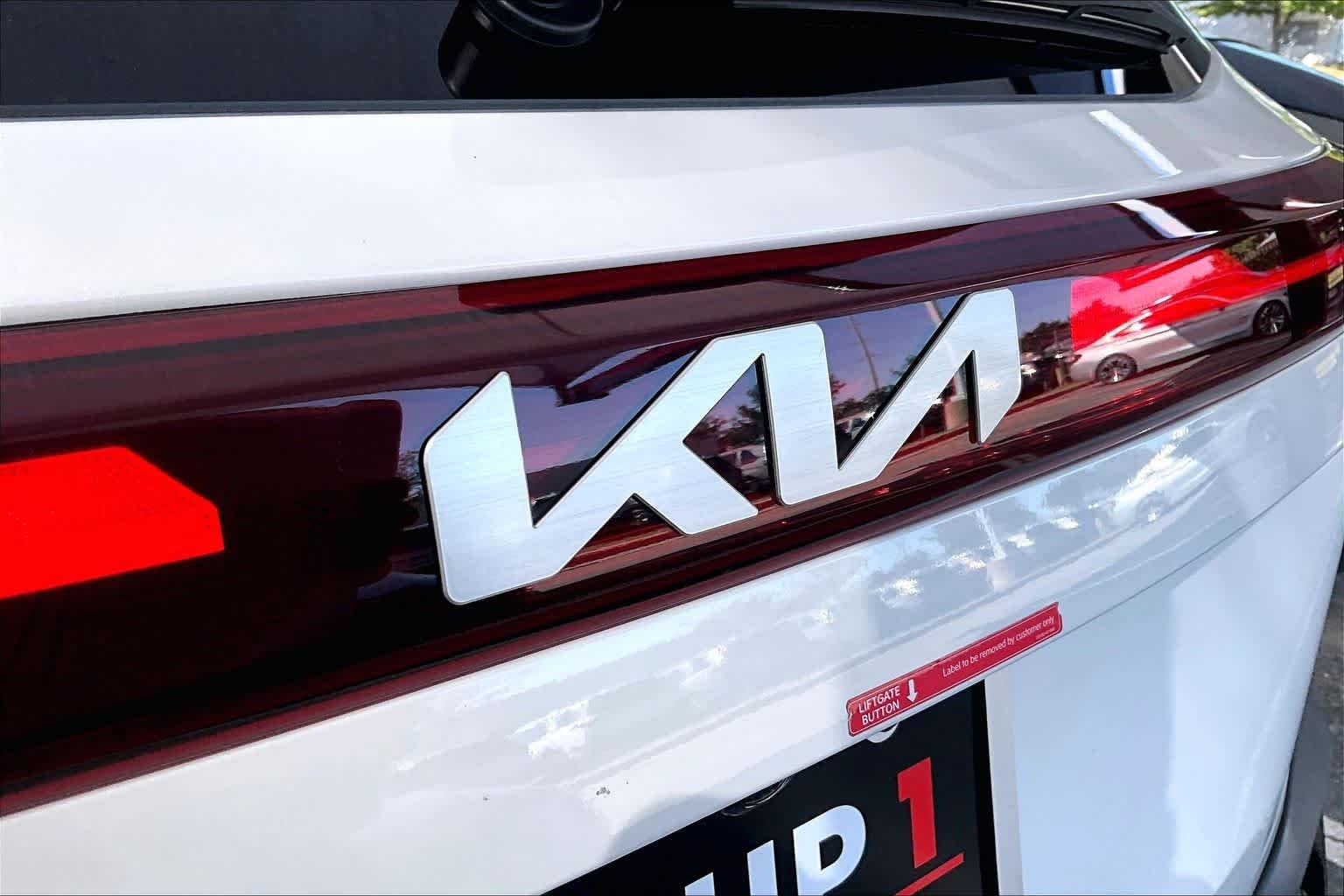 Used 2026 Snow White Pearl Kia EX image 10