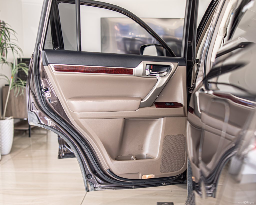 Used 2018 Red Lexus 460 image 33