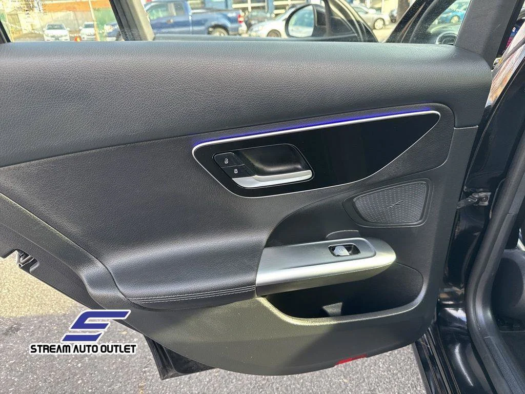 Used 2025 Black Mercedes-Benz C 300 image 31