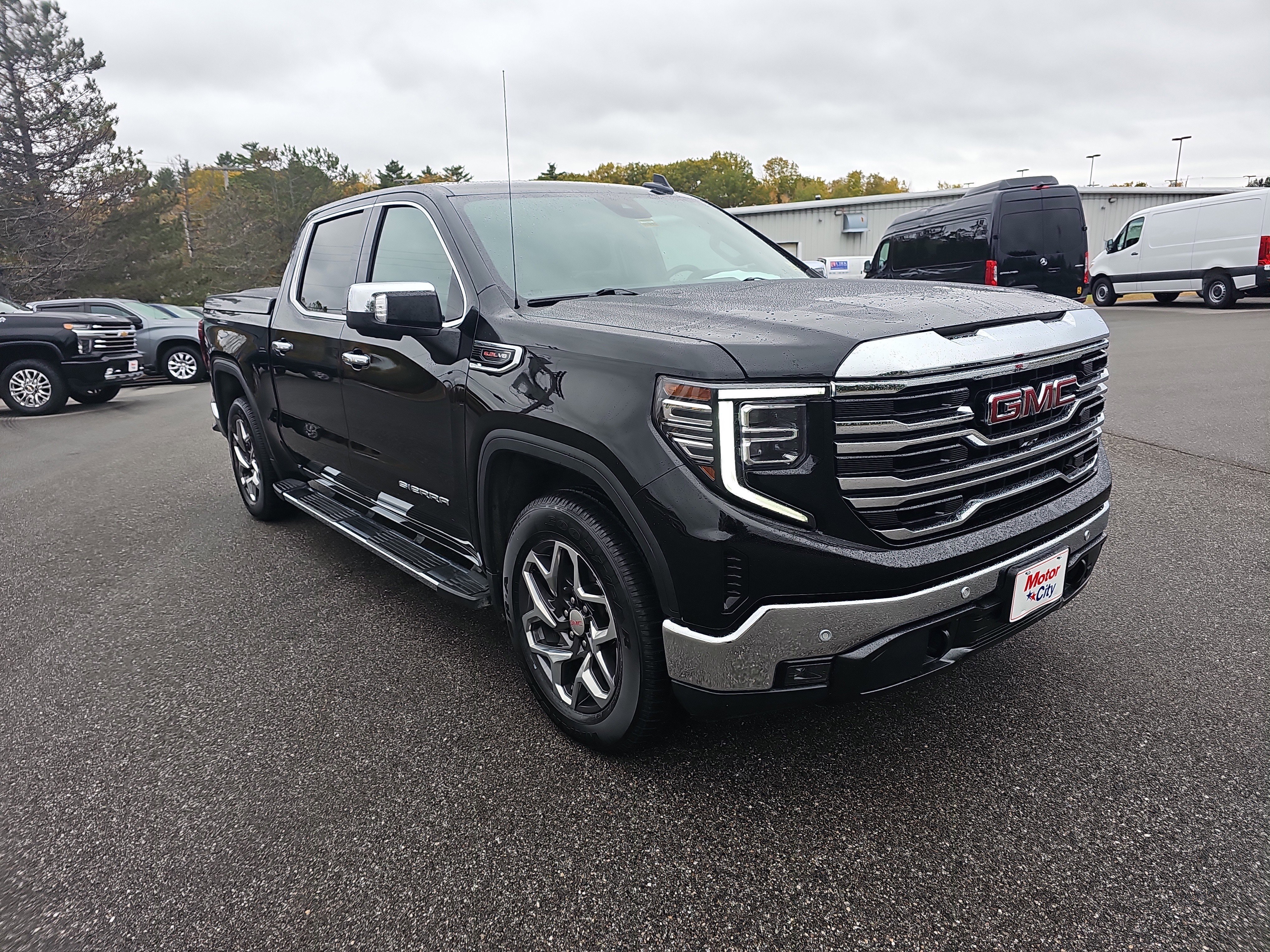 Used 2023 Onyx Black GMC SLT image 7